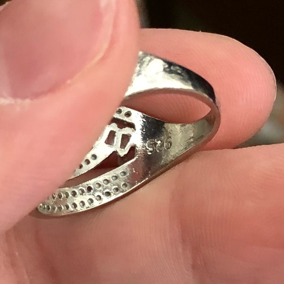 ❗️LAST CHANCE 11/30❗️STERLING SILVER CUBIC ZIRCONIA ROMANCE RING - Picture 10 of 10